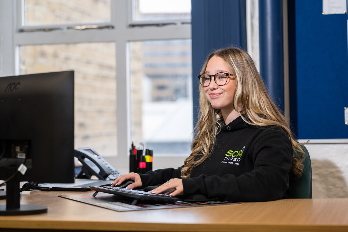 SCM customer support team member helping a customer